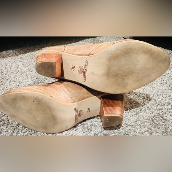 Women’s Leather Ankle Boots - Picture 4 of 6